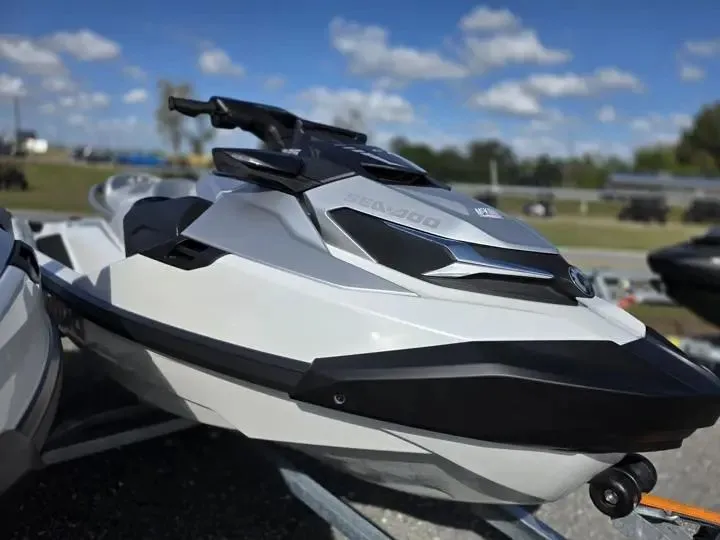 Slide: The Image of Sea-Doo GTX Limited 325 2026 - 10