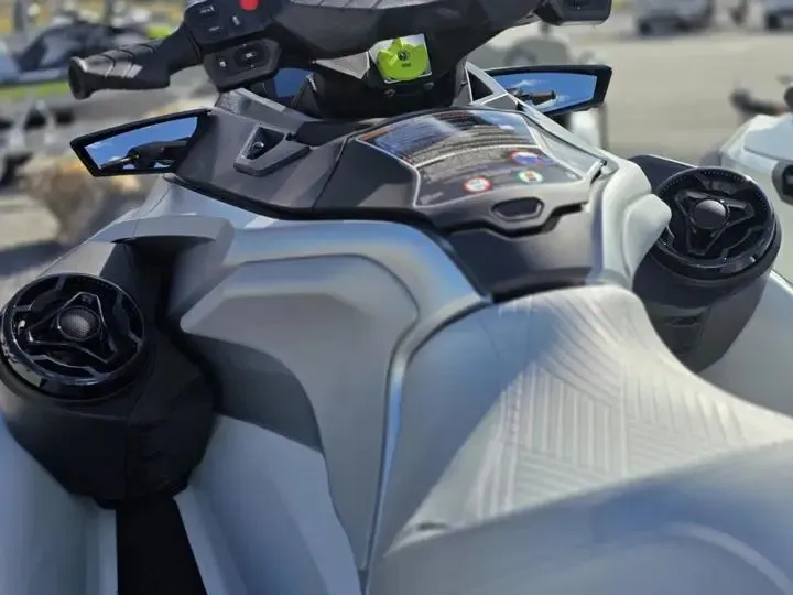 Slide: The Image of Sea-Doo GTX Limited 325 2026 - 12