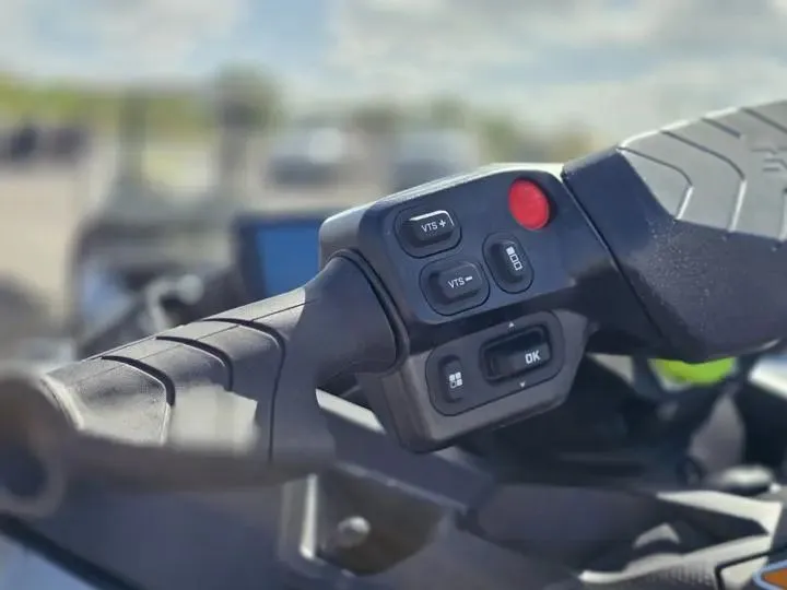 Slide: The Image of Sea-Doo GTX Limited 325 2026 - 14