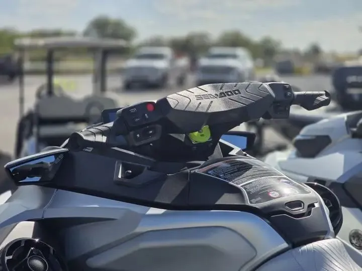 Slide: The Image of Sea-Doo GTX Limited 325 2026 - 16