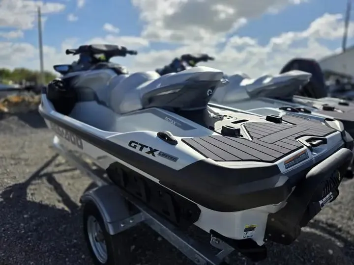 Slide: The Image of Sea-Doo GTX Limited 325 2026 - 5