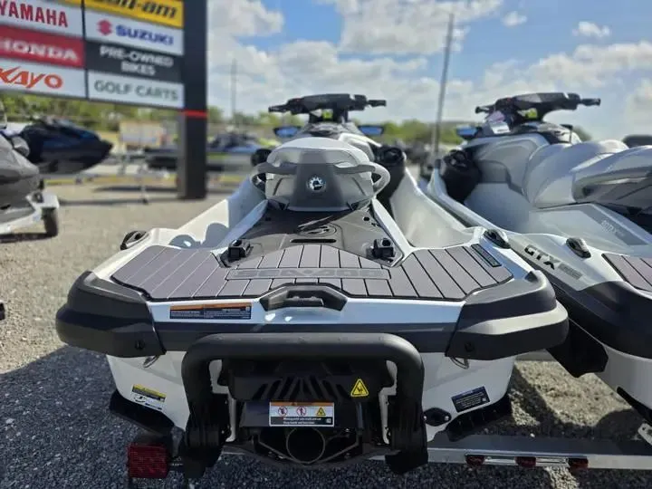 Slide: The Image of Sea-Doo GTX Limited 325 2026 - 6