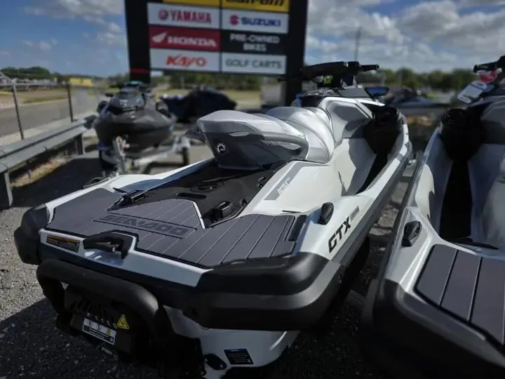 Slide: The Image of Sea-Doo GTX Limited 325 2026 - 7