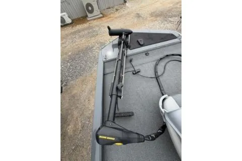 Slide: The Image of 2018 Tracker Pro 170 boat with trolling motor on deck. - 7