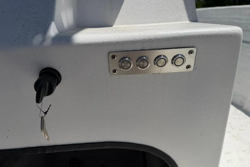 Slide: The Image of Console of a 2002 Sea Chaser 2100 CC boat with ignition key and control buttons. - 15