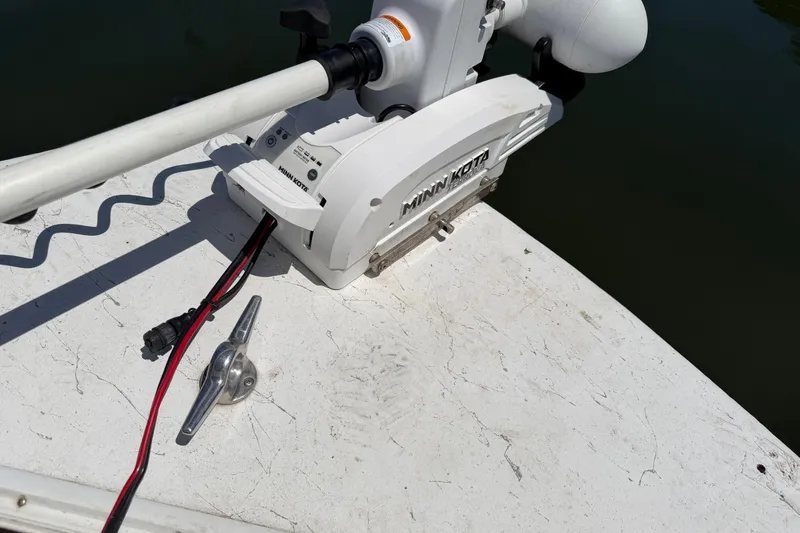 Slide: The Image of Minn Kota trolling motor on 2002 Sea Chaser 2100 CC boat deck. - 27