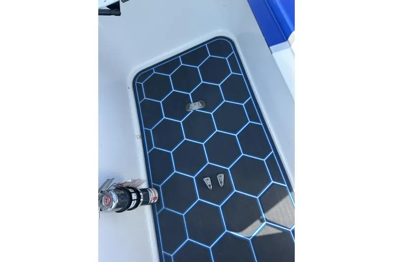 Slide: The Image of Hexagonal patterned boat deck of 2018 Wright Performance 420. - 28