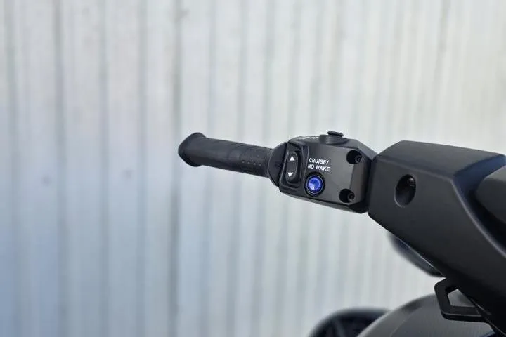 Slide: The Image of Handlebar controls of 2026 Yamaha WaveRunner FX SVHO with cruise and no wake features. - 13