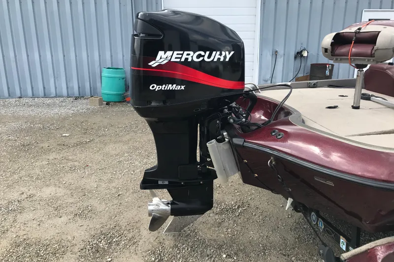 Slide: The Image of 2001 Ranger 518DVX Comanche boat with Mercury OptiMax outboard motor. - 11