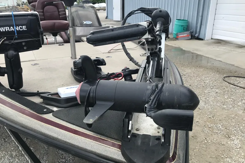 Slide: The Image of 2001 Ranger 518DVX Comanche boat with trolling motor and Lowrance fish finder. - 33
