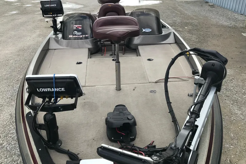 Slide: The Image of 2001 Ranger 518DVX Comanche boat interior with Lowrance electronics and seating. - 34
