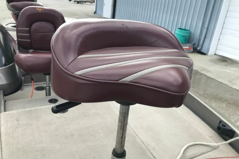 Slide: The Image of Maroon boat seat on 2001 Ranger 518DVX Comanche, dockside view. - 37