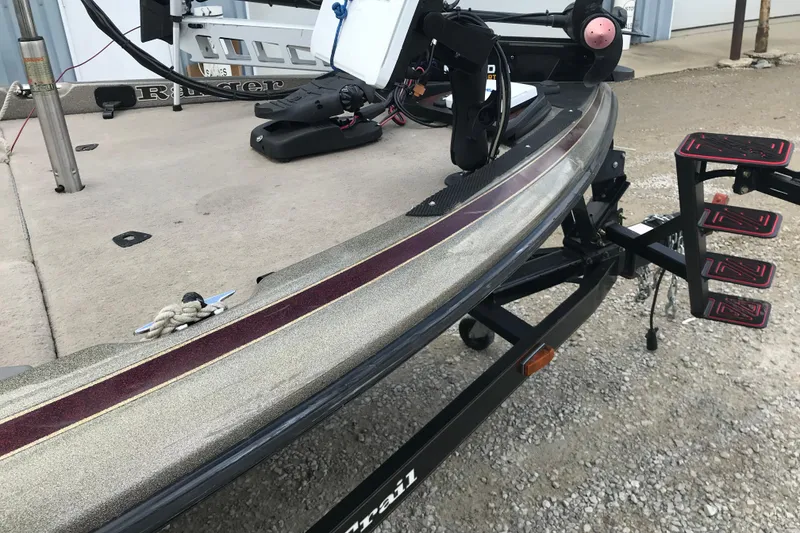 Slide: The Image of 2001 Ranger 518DVX Comanche boat on trailer, featuring a sleek design and sturdy build. - 44