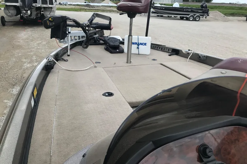 Slide: The Image of 2001 Ranger 518DVX Comanche boat with fishing equipment on deck. - 9
