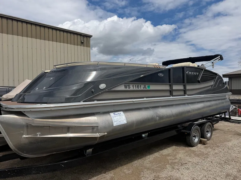 The Image of 2016 Crest Savannah pontoon boat on trailer, side view. - 0