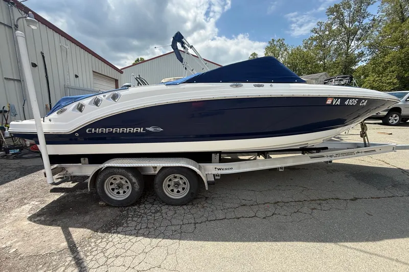 Slide: The Image of 2016 Chaparral 226 SSi Wide Tech boat on trailer, parked outdoors. - 25