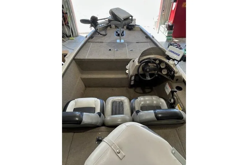 Slide: The Image of 2011 G3 Eagle 180 boat interior with steering console and seating. - 15