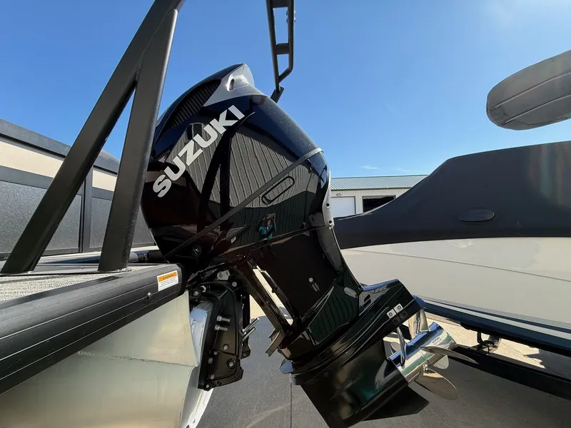 Slide: The Image of Suzuki outboard motor on Viaggio Diamante 2024 boat. - 6