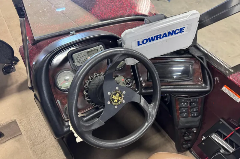 Slide: The Image of Steering console of 2000 Ranger 620VS Fisherman with Lowrance GPS system. - 11