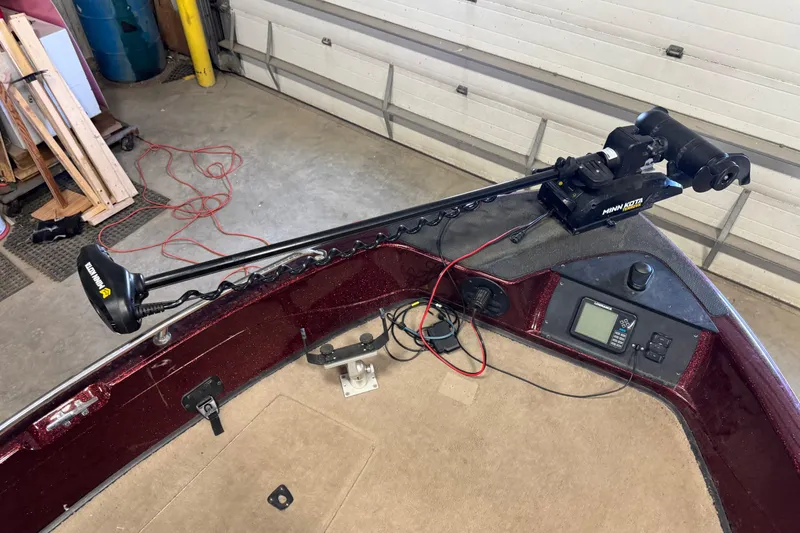 Slide: The Image of 2000 Ranger 620VS Fisherman boat with Minn Kota trolling motor in a garage setting. - 15