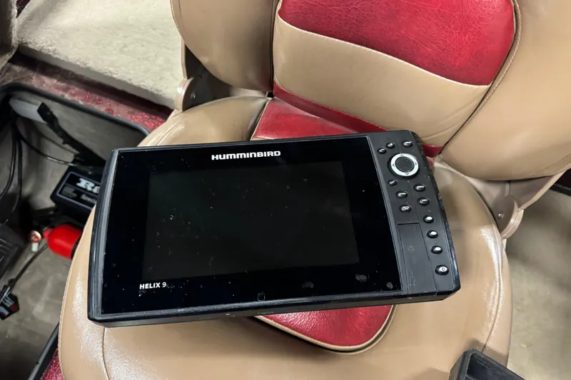 Slide: The Image of Humminbird Helix 9 fish finder on Ranger 620VS Fisherman boat seat, 2000 model. - 8