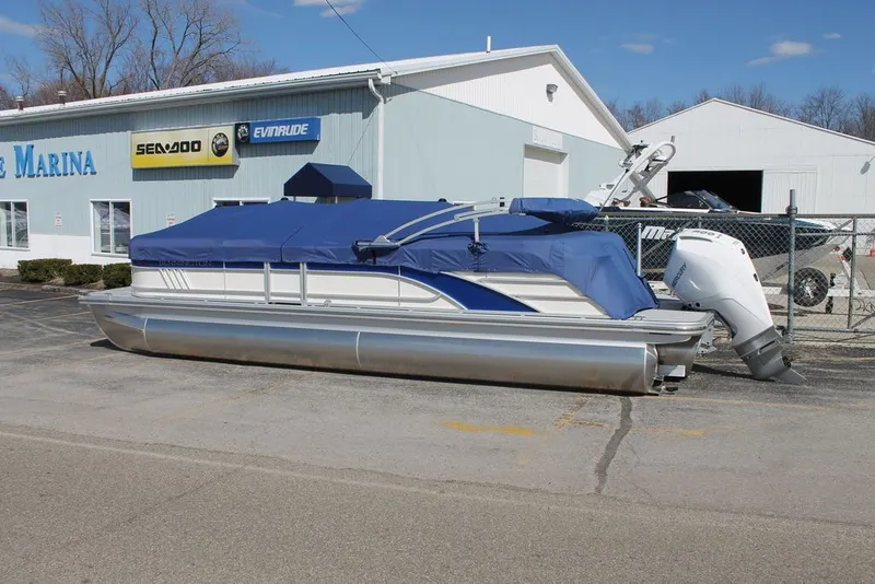 Slide: The Image of Bennington L Quad Bench 25 LFB 2025 - 14