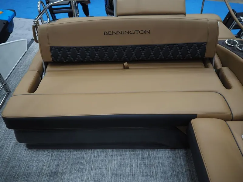 Slide: The Image of Bennington RX Sport Swingback 25 RXSB 2026 - 8