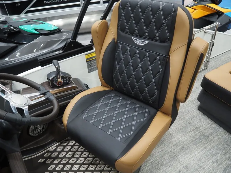 Slide: The Image of Bennington RX Sport Swingback 25 RXSB 2026 - 9