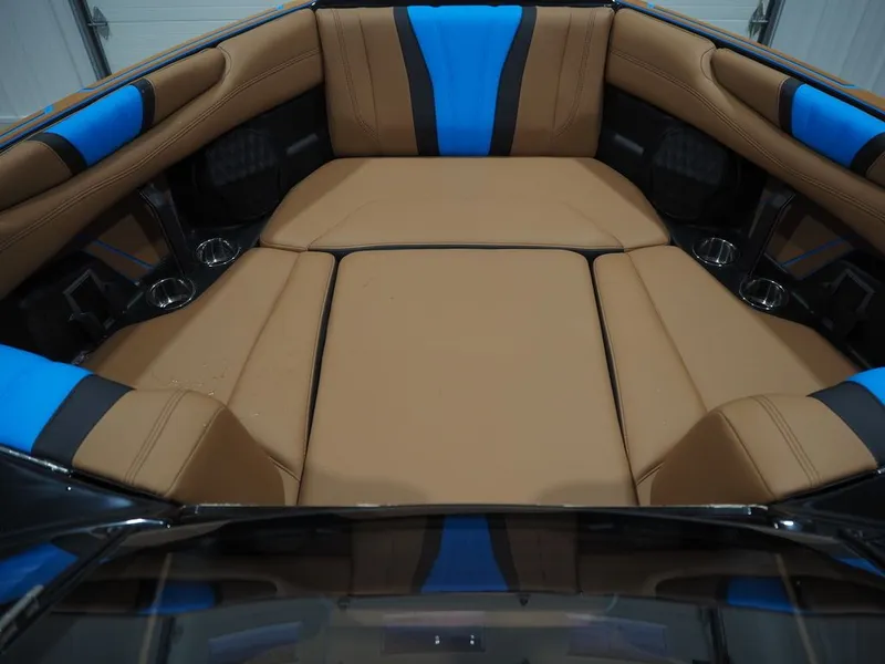 Slide: The Image of Malibu Wakesetter 22 LSV 2026 - 10