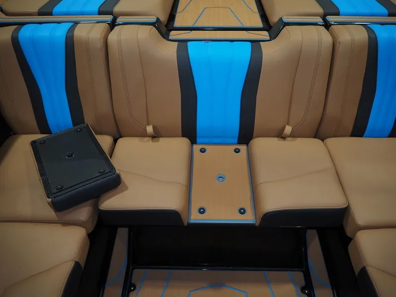 Slide: The Image of Malibu Wakesetter 22 LSV 2026 - 13