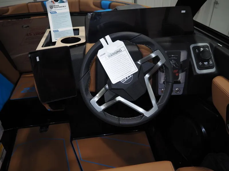 Slide: The Image of Malibu Wakesetter 22 LSV 2026 - 16