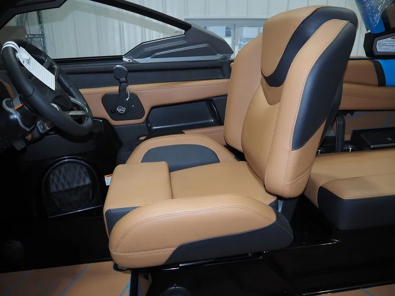 Slide: The Image of Malibu Wakesetter 22 LSV 2026 - 17