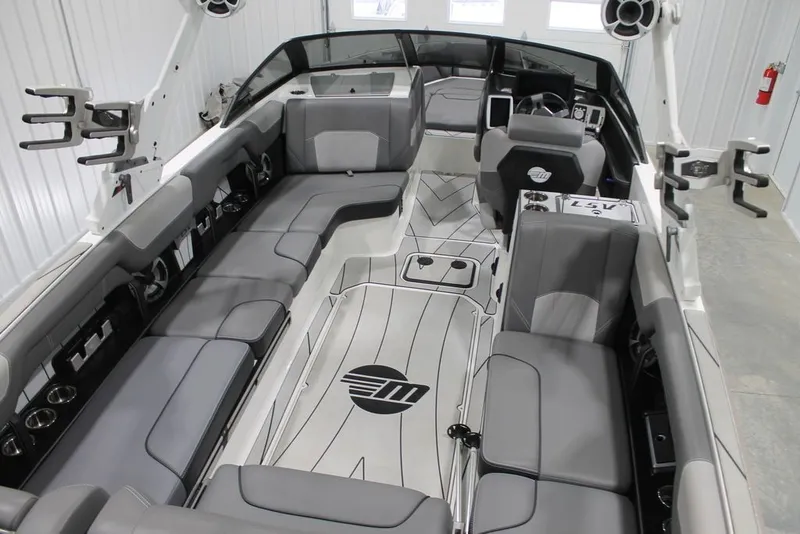 Slide: The Image of Malibu Wakesetter 25 LSV 2021 - 10