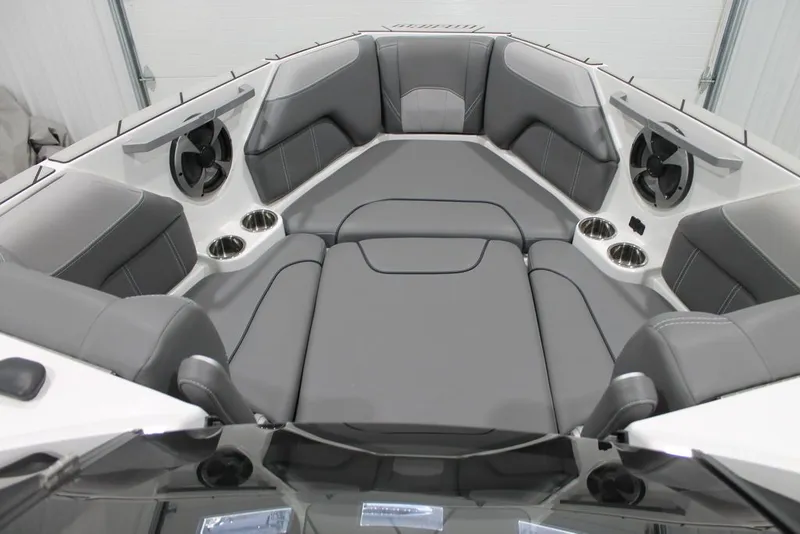 Slide: The Image of Malibu Wakesetter 25 LSV 2021 - 11