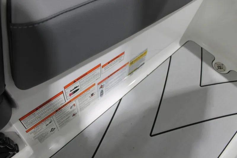 Slide: The Image of Malibu Wakesetter 25 LSV 2021 - 13