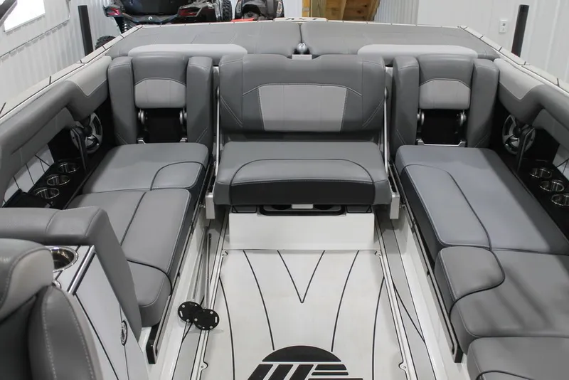 Slide: The Image of Malibu Wakesetter 25 LSV 2021 - 15