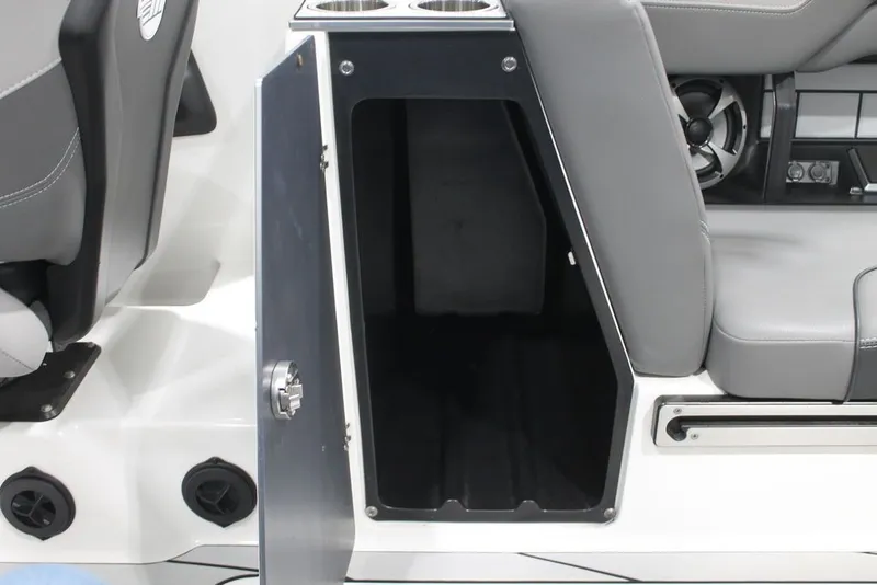Slide: The Image of Malibu Wakesetter 25 LSV 2021 - 16