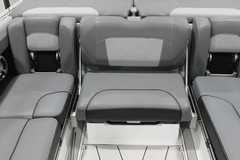 Slide: The Image of Malibu Wakesetter 25 LSV 2021 - 17