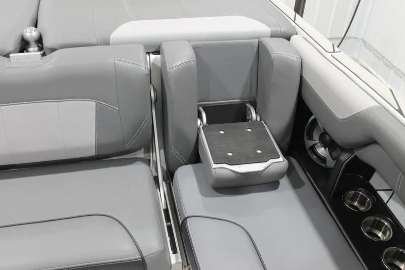 Slide: The Image of Malibu Wakesetter 25 LSV 2021 - 18