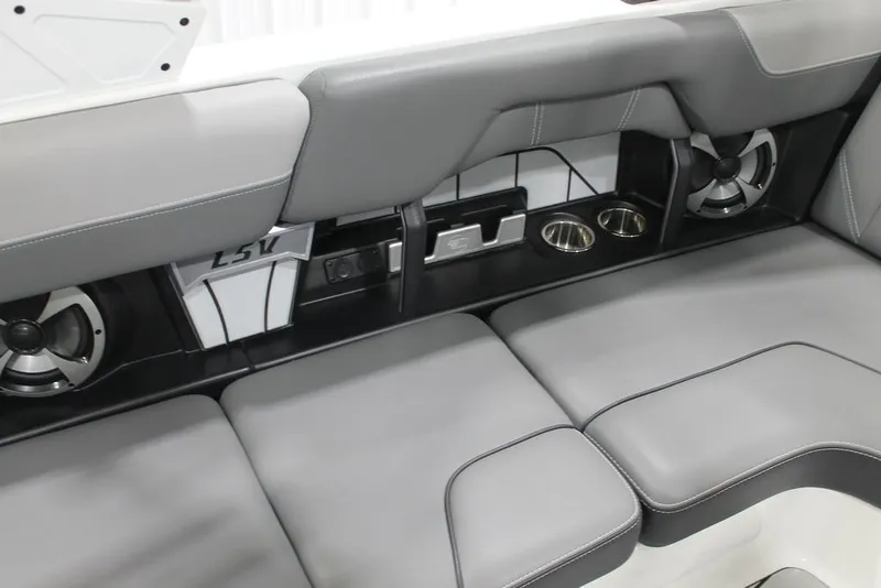 Slide: The Image of Malibu Wakesetter 25 LSV 2021 - 19