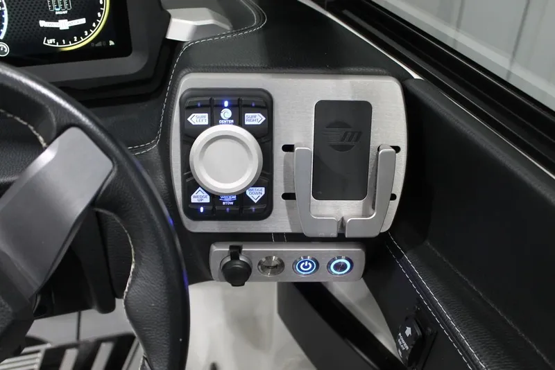 Slide: The Image of Malibu Wakesetter 25 LSV 2021 - 24