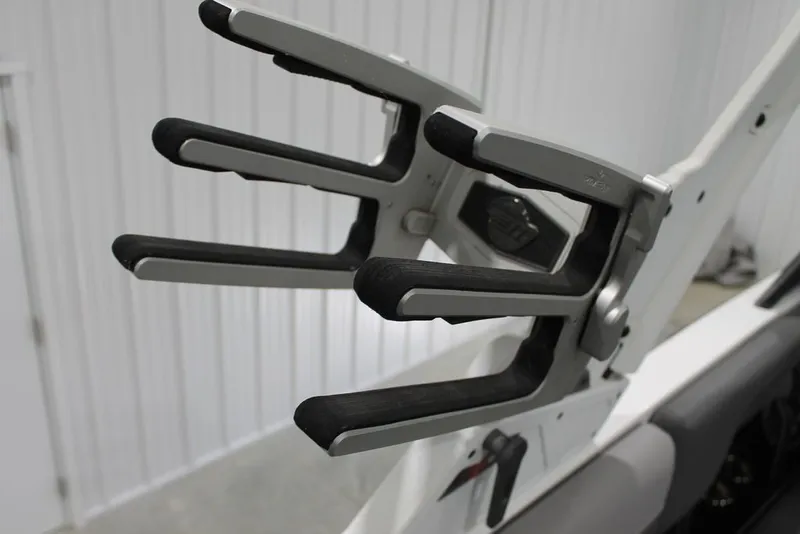 Slide: The Image of Malibu Wakesetter 25 LSV 2021 - 27