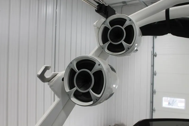 Slide: The Image of Malibu Wakesetter 25 LSV 2021 - 28