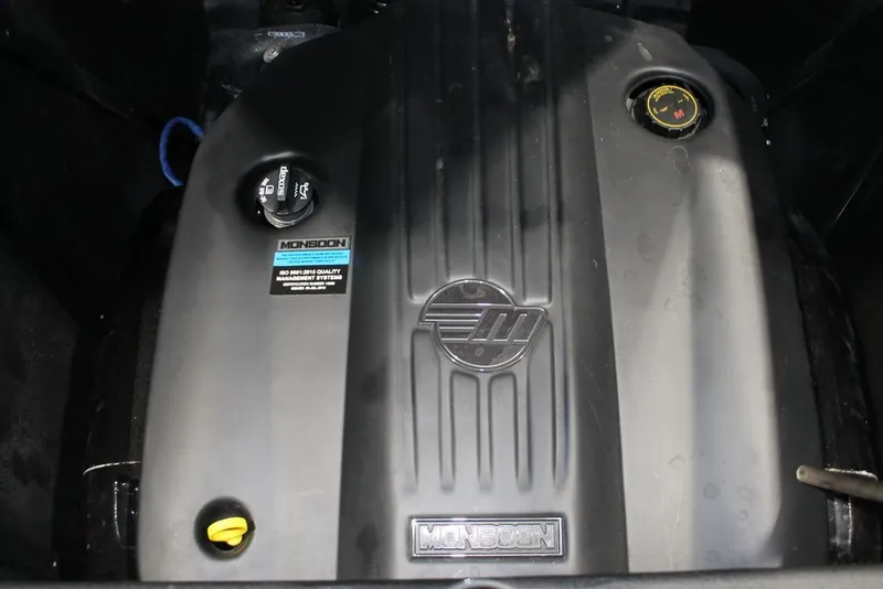Slide: The Image of Malibu Wakesetter 25 LSV 2021 - 30