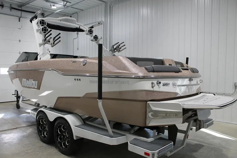 Slide: The Image of Malibu Wakesetter 25 LSV 2021 - 5
