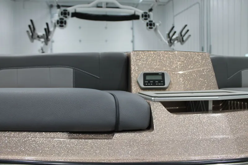 Slide: The Image of Malibu Wakesetter 25 LSV 2021 - 9