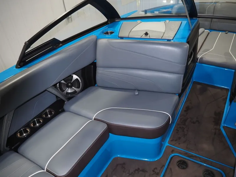 Slide: The Image of Malibu Wakesetter 22 MXZ 2020 - 13