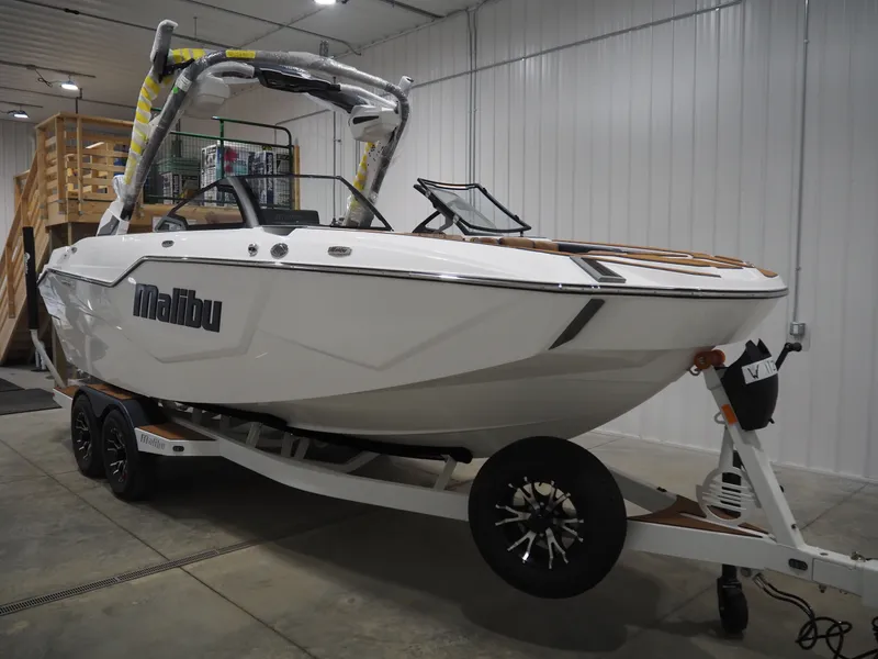 The Image of Malibu M230 2026 - 1
