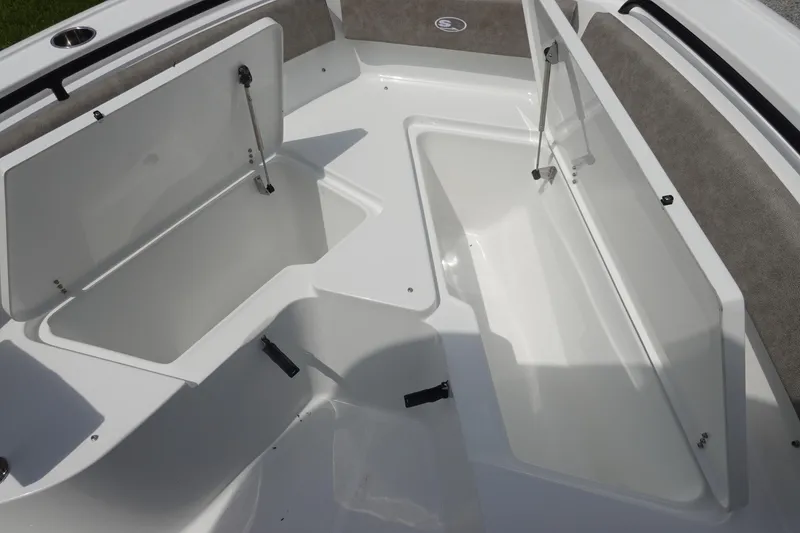 Slide: The Image of 2026 Sea Hunt Ultra 245 SE boat storage compartments, open and spacious design. - 32