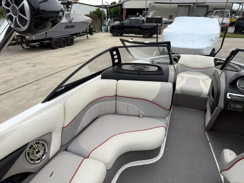 Slide: The Image of Malibu Wakesetter 23 LSV 2010 - 11